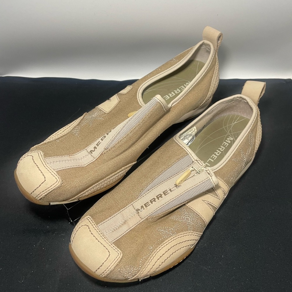 Women’s athletic shoes